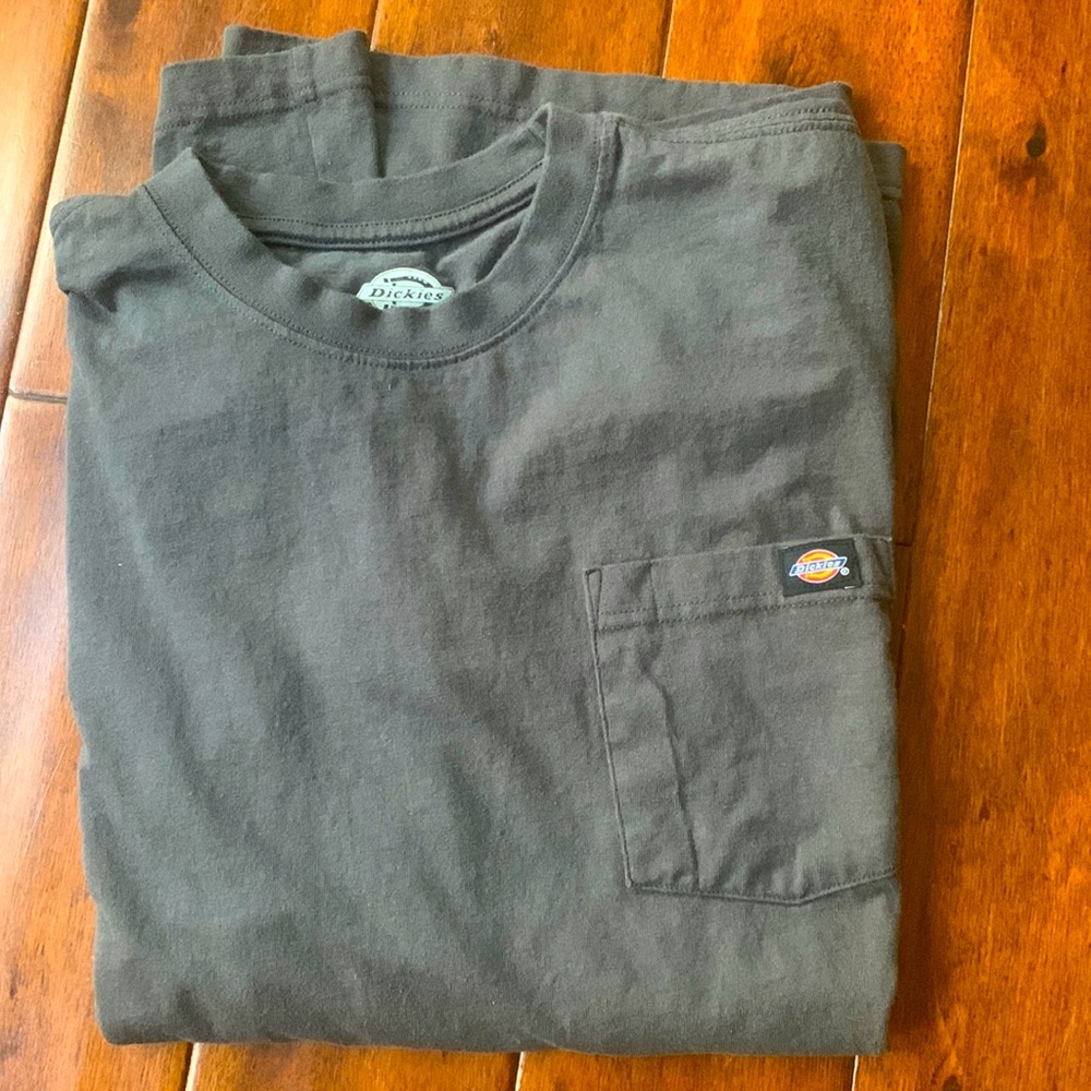 Dickies men’s long sleeve t shirt. Size medium. 100%cotton